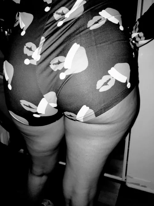 Booty meat [F] by slimsunshinetoes