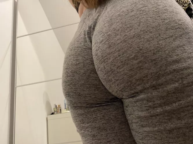 Booty pics from below are the best by Serenewaifu