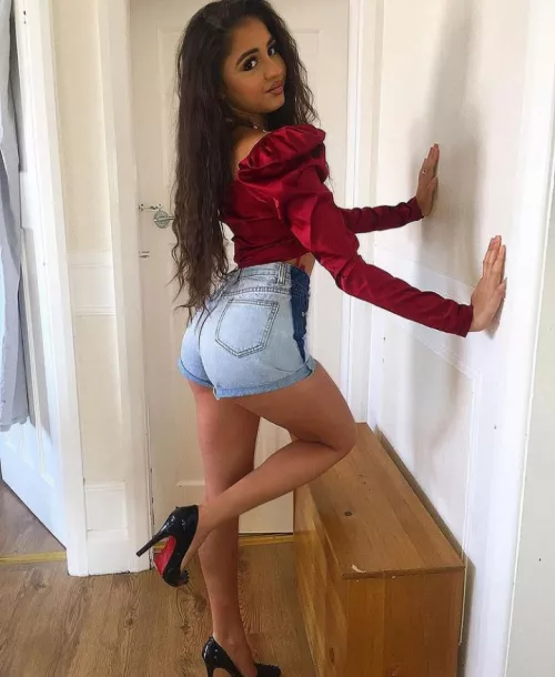 Booty shorts by betaboy97