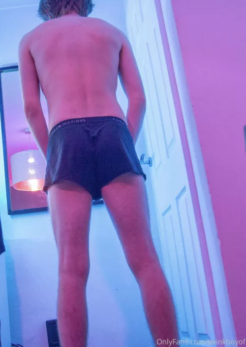 Booty too fat for my boxers 😳🥺 by su-reddit