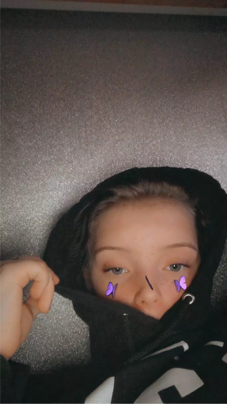 bored and horny 😏😝😉 (Message me) posted by LilCrooky69