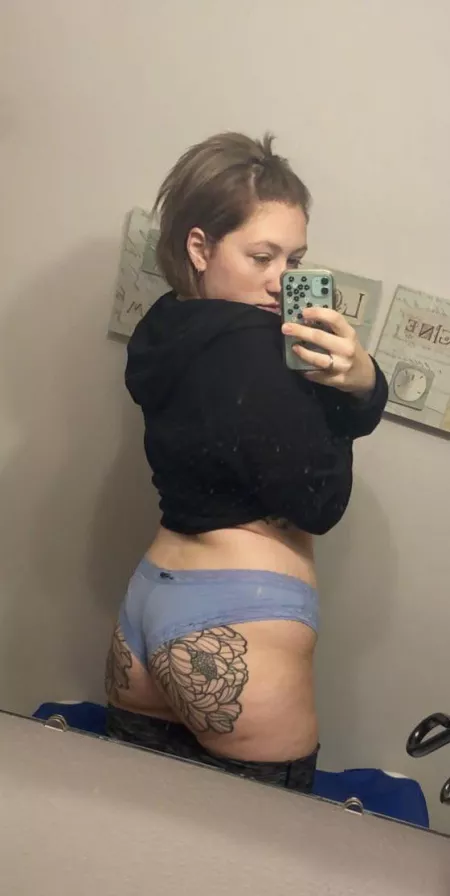 Bored at work so here’s my booty😘 by KayMarie_xo