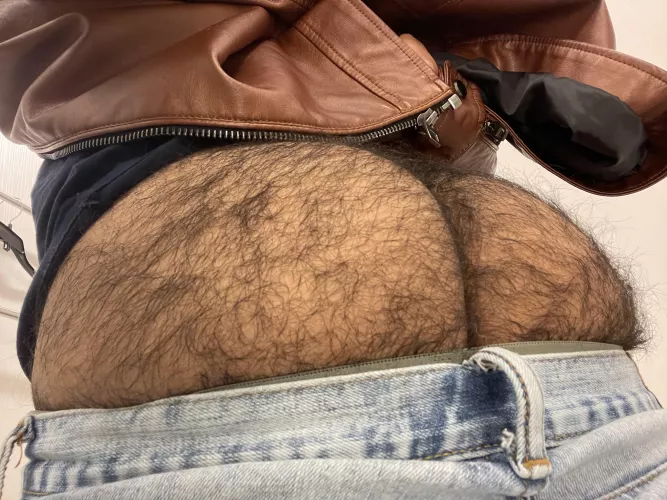 Bored at work..keep me company? 😏 by gayandhairy