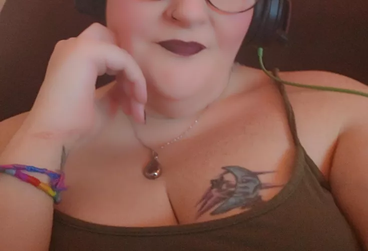 Bored on a Friday night. Entertain me❣️ by deespretties