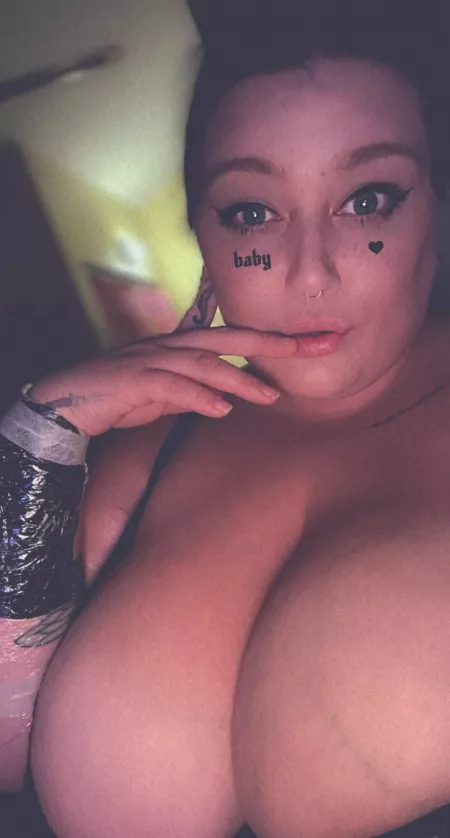 Bored talk to me 🖤🖤 by sprntrlroxmysox