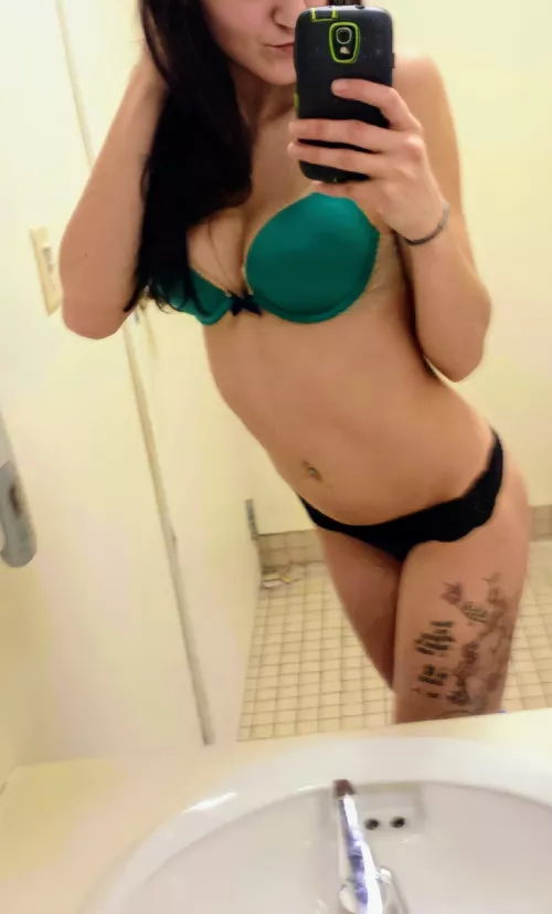 bored work selfie for you guys 😜 by cumslut2121