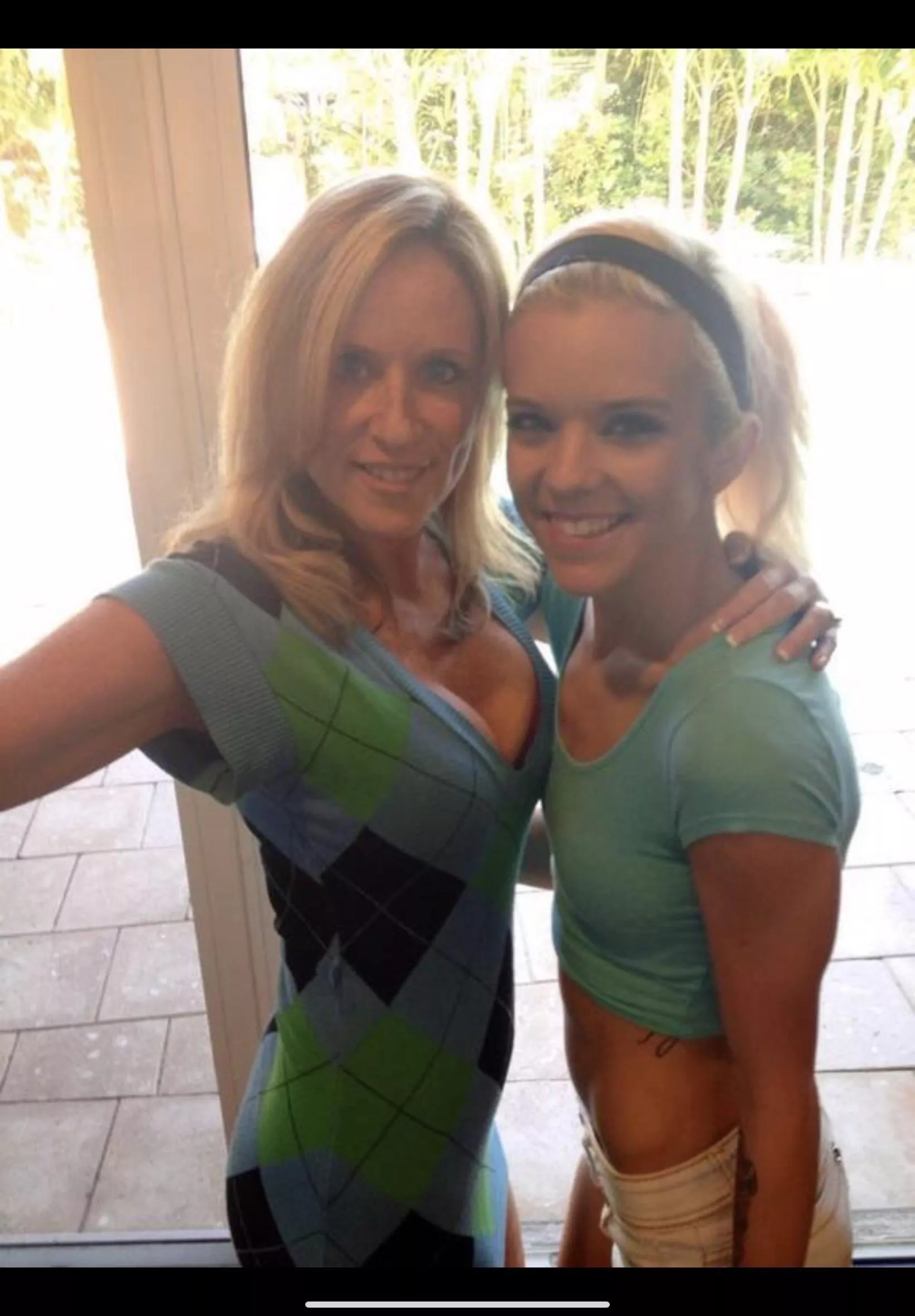 Both hot🔥 posted by barbanco07