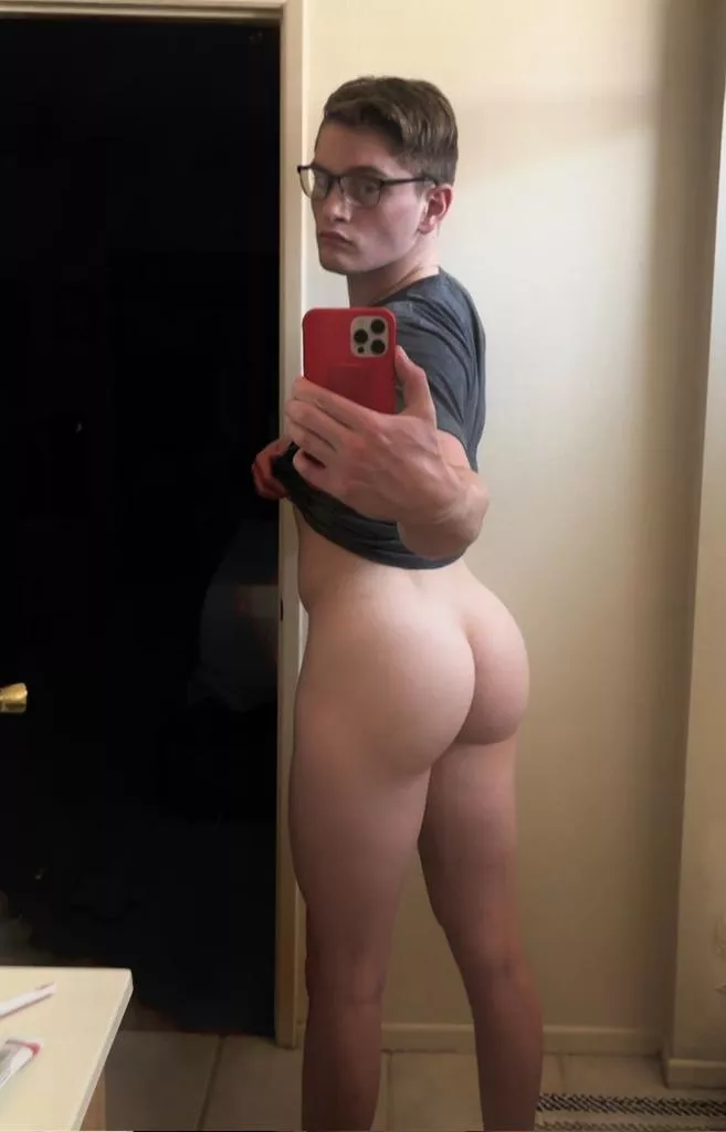 Boy with ass 👅🍑 posted by StarPGuys
