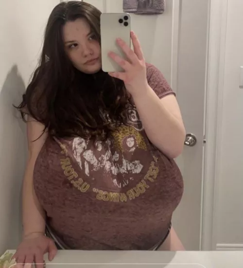 Boyfriends shirt couldn’t hide them by _jorts