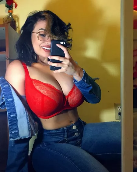 Bra busting Elizabeth Anne Pelayo by shume