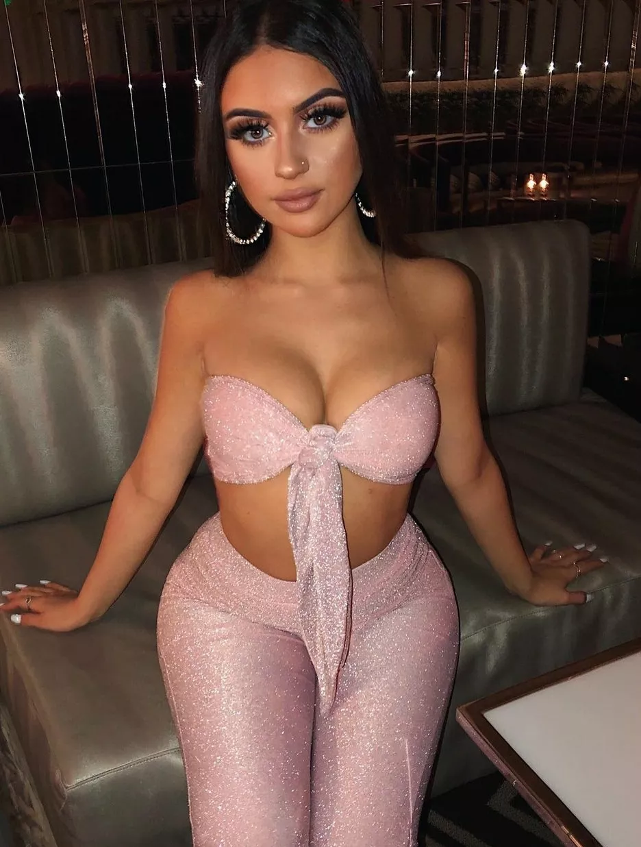 Bra or top posted by WhoredrobeMod