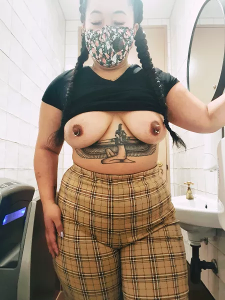 Break time shenanigans... just missing a dick to sit on (f) by amethystbumblebee