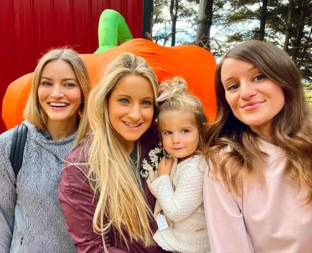 Breanne Ezarik Justine Ezarik And Jenna Ezarik by TaylorSwiftIsSexy