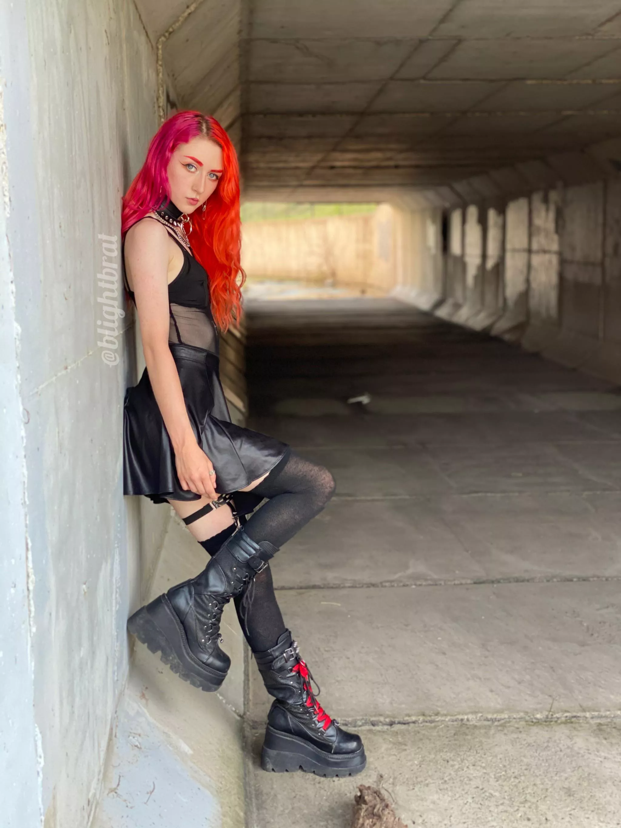 bright hair, dark clothes 🥵 do you like my big boots? posted by blightbrat