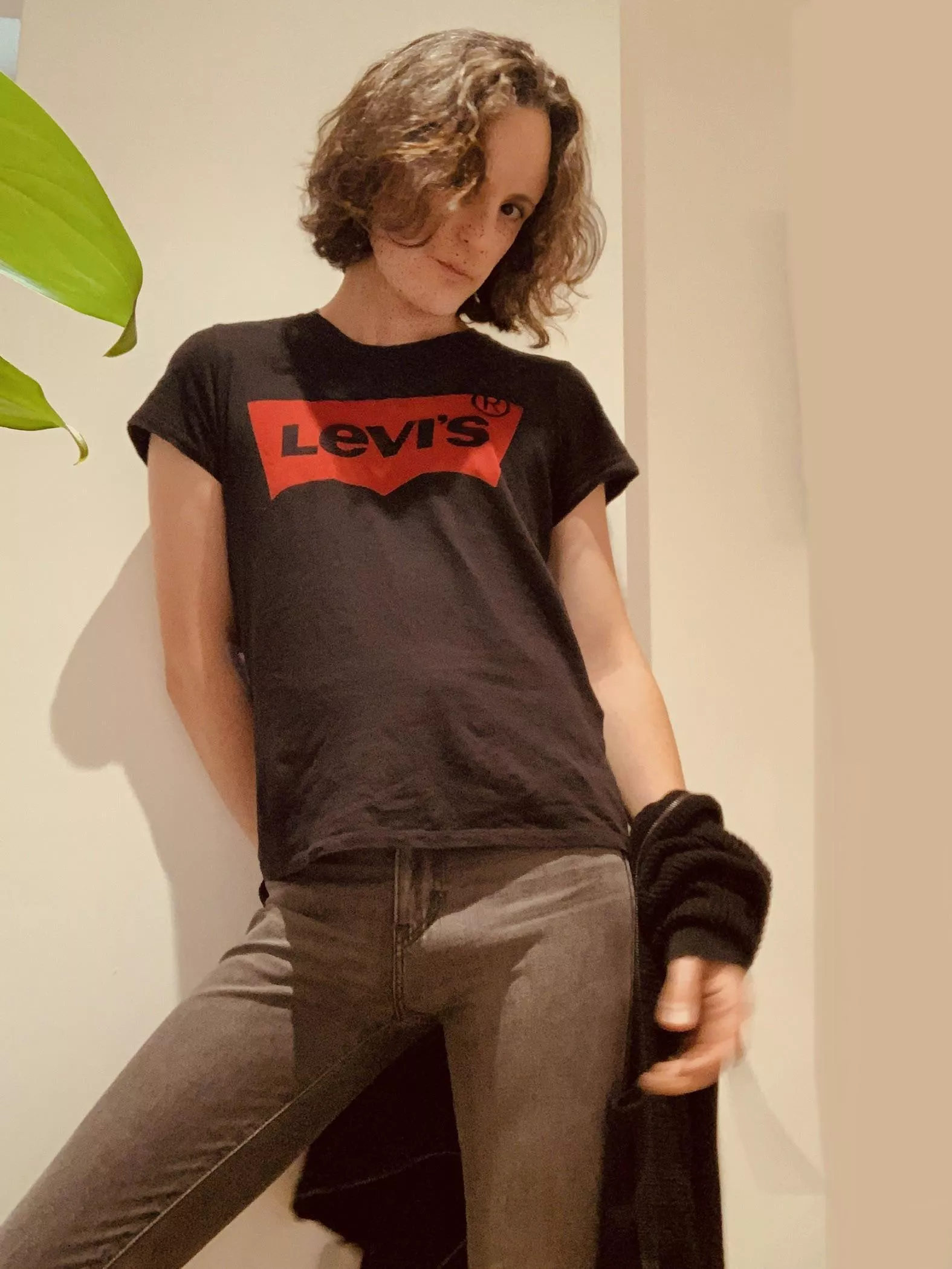 British trans girl with a (small) bulge, but I don’t use it posted by Ash_Black_