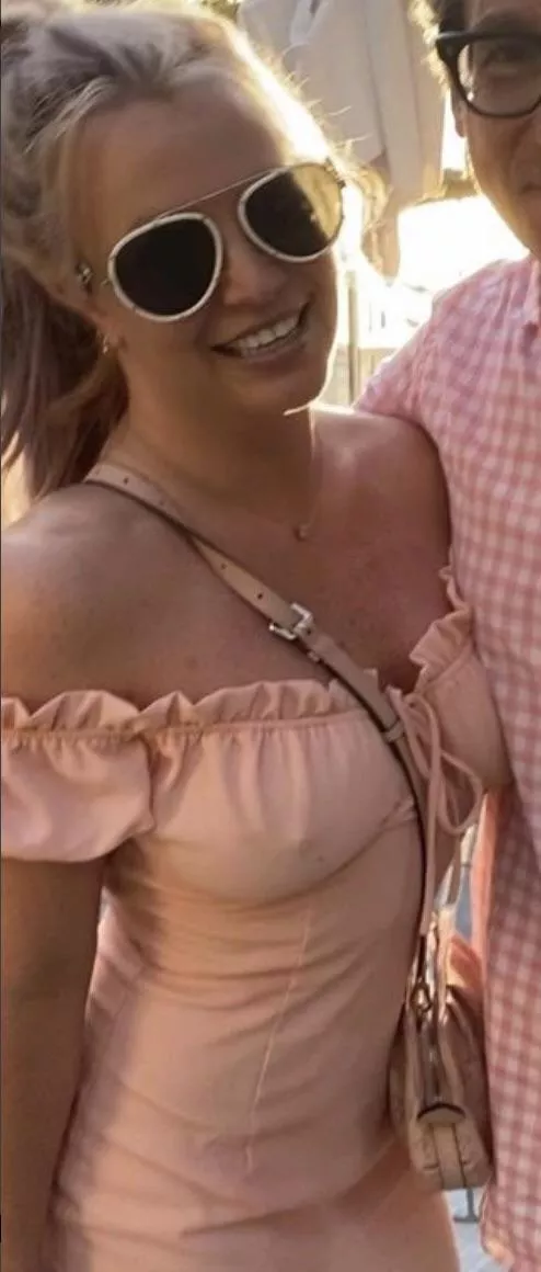 Britney posted by sparkyono