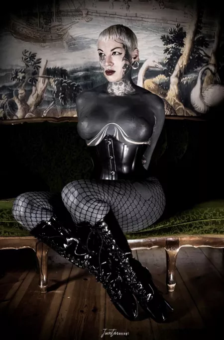 Broken doll. What am I dreaming of? by Fleshcakezz