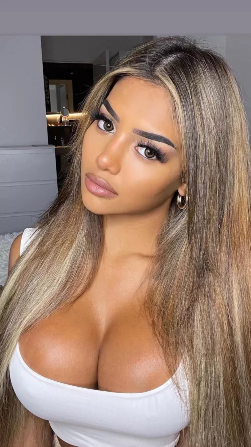 Brown bimbo by stassboyfeet