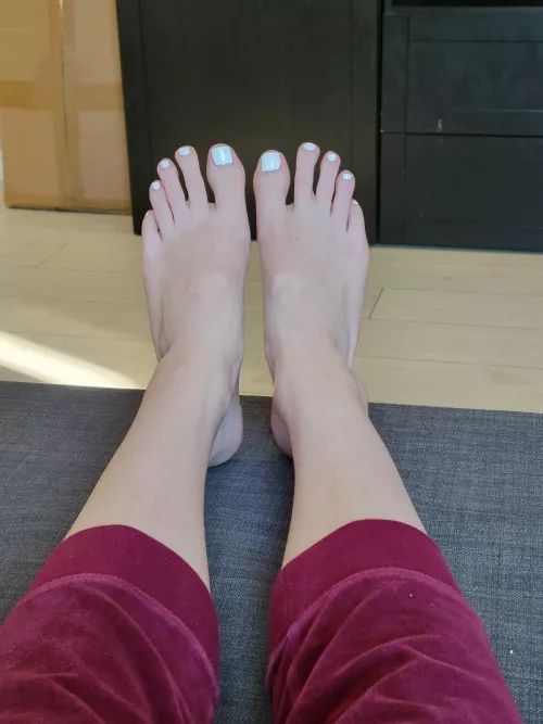 Brrr, these toes are cold and sore. Won't you rub them for me. by SorayaDanger