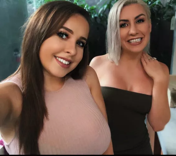 Brunette or blonde by Chaturbater1