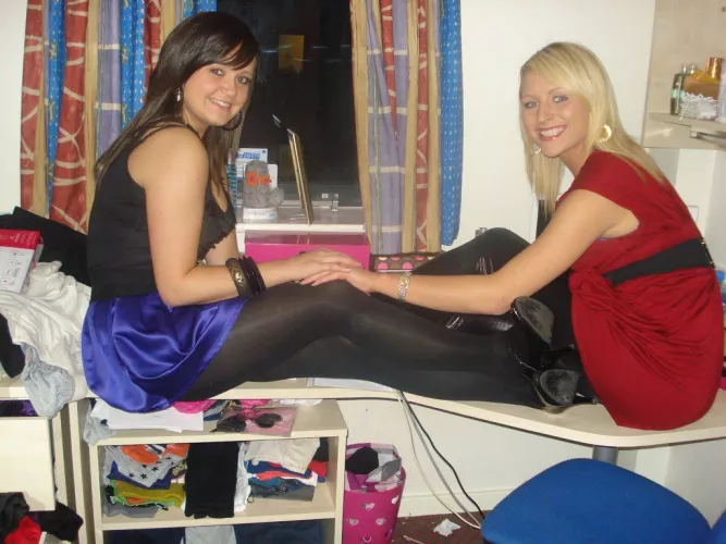 Brunette or blonde by ANoseforToes