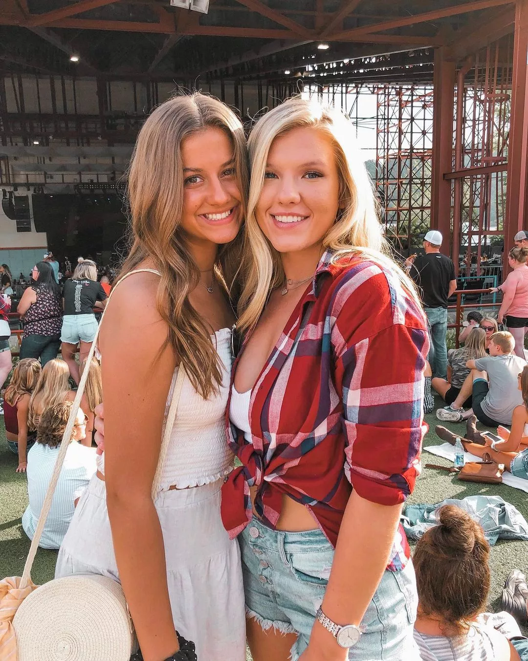 Brunette or Blonde posted by WarmObserver