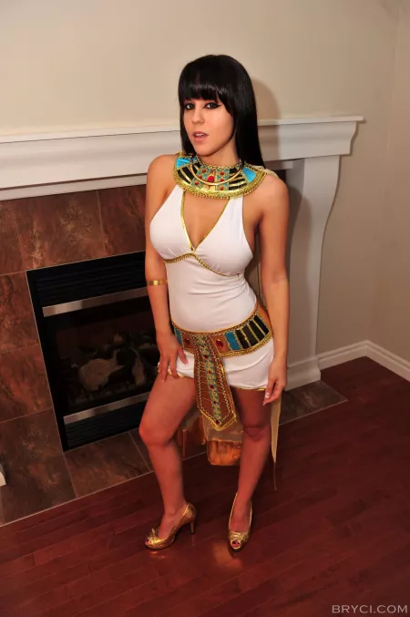 bryci as Cleopatra by potatoranger99