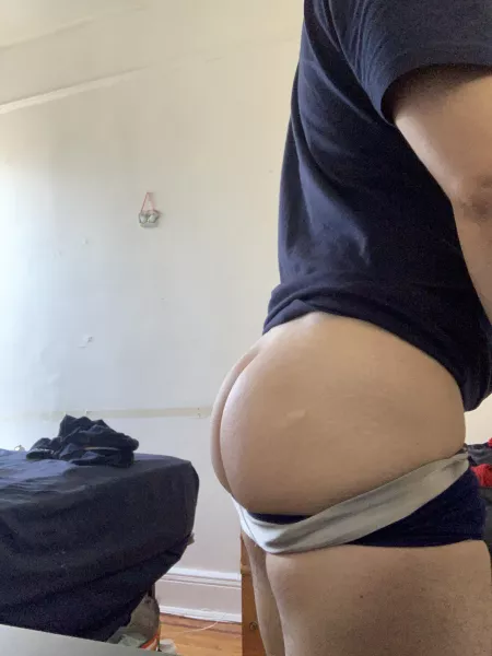 Bttm in Ny looking by bttmlatino22Ny