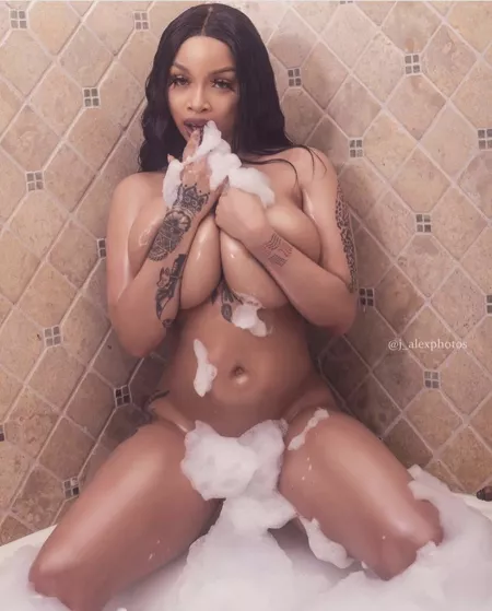 Bubble Bath (xpost r/MelaninVixens) by UsedError