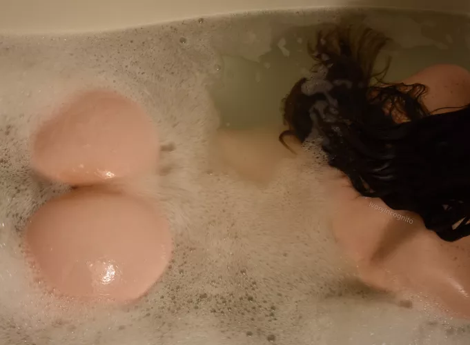 bubble butt by ivoryincognito