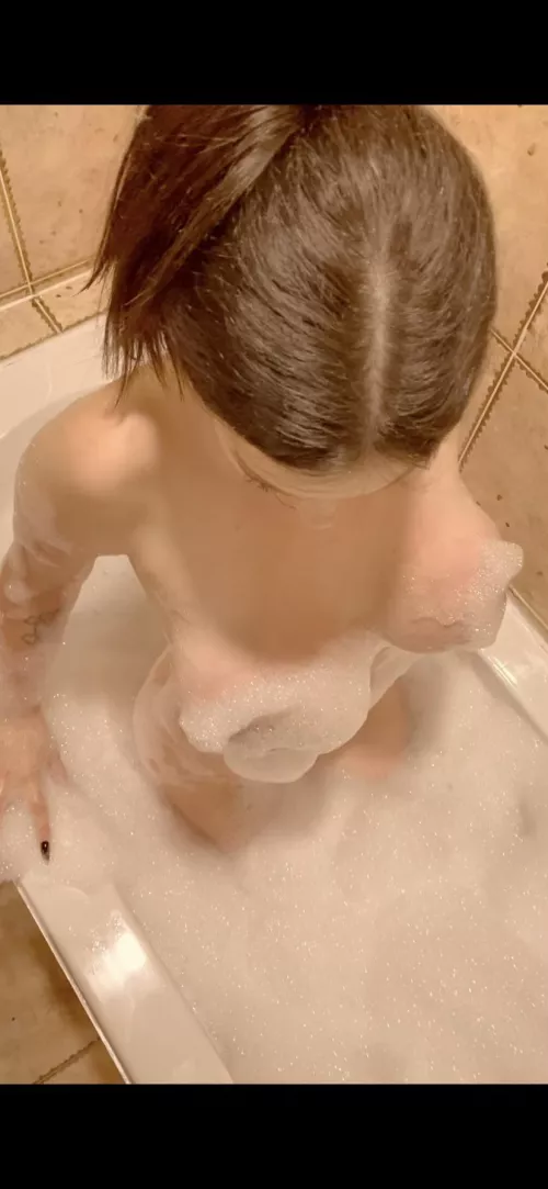 Bubbly bimbo! by My_brunettebarbie