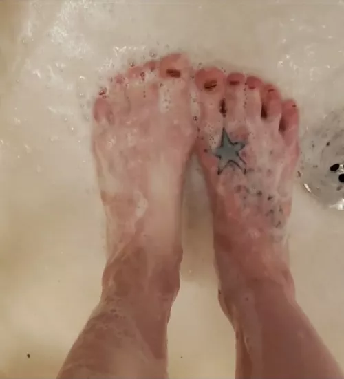 Bubbly shower feet 👣 by his_kinkymilf20_xxx