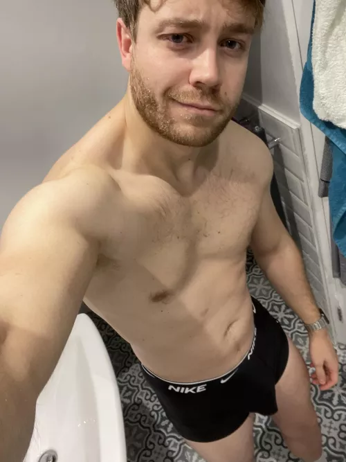 Bulge again, Who wants a pic from the changing room after I work out… by Mysteriousgent69
