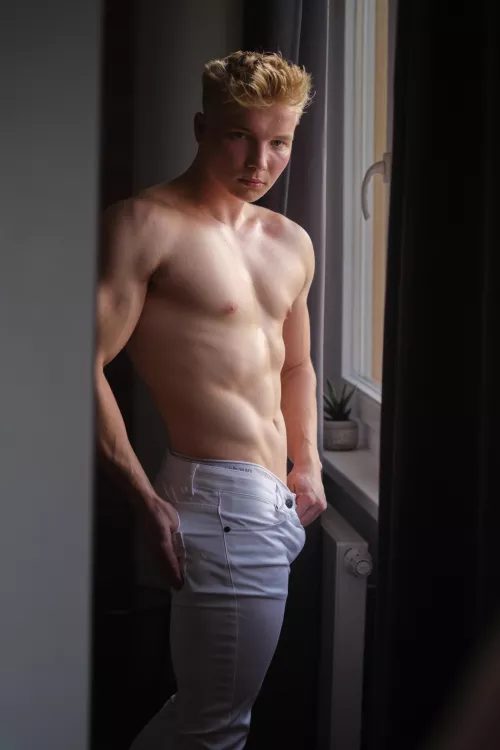 Bulge is hitting hard by timlaurenz_