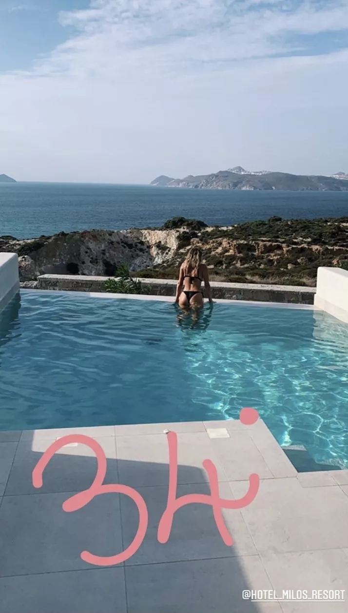 Bum flash in the pool posted by Fellybeel