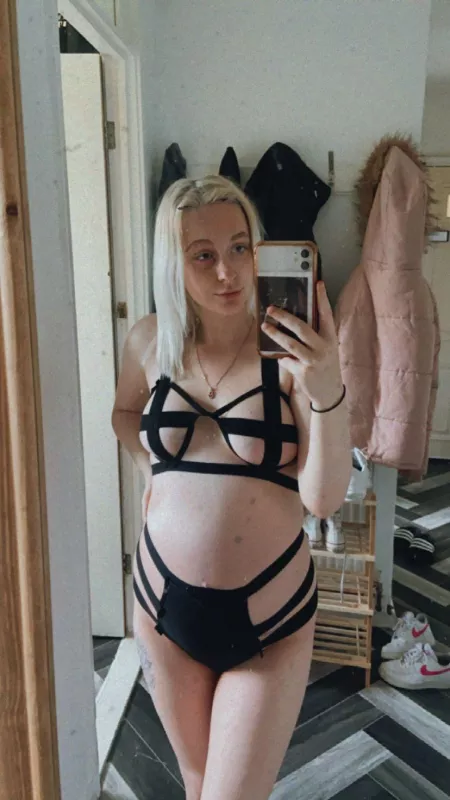 Bump has got so big now!! Keeping the stretch marks away with daily cum rubs😈 by LillyHannah1999