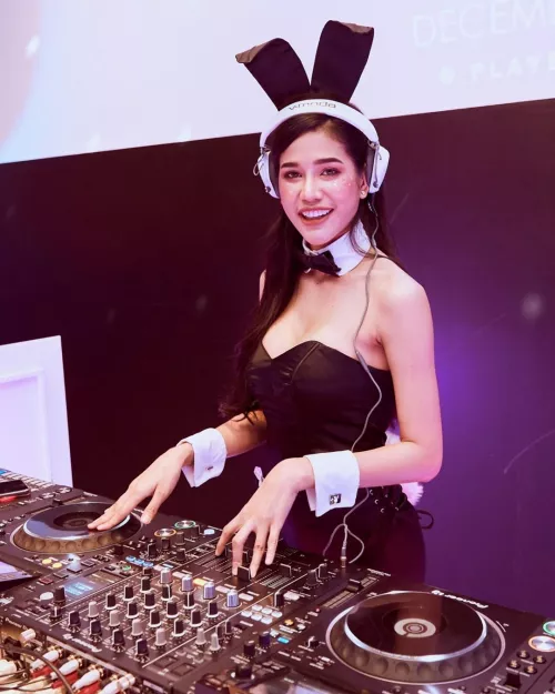 Bunny by Grandvilleq