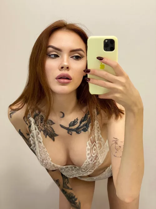 Burgundy nails by keirameow