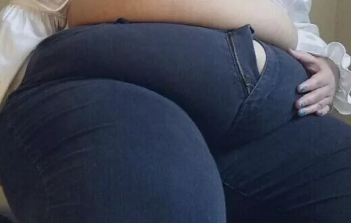 Bursting at the seams🥵🥵 by AliceTheFatty