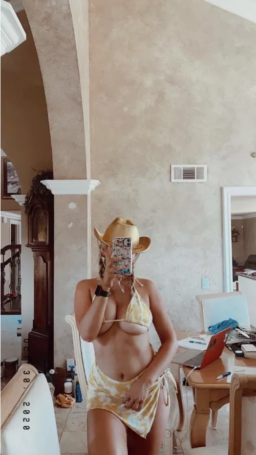 Bursting out by Lettuceboii27