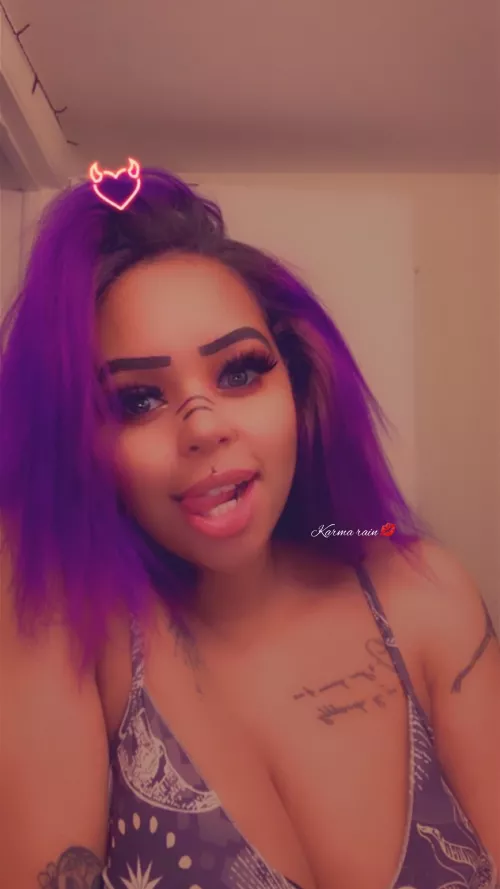 Bust a nut all over my pretty face while we smoke 💦😋 by grungebaby666