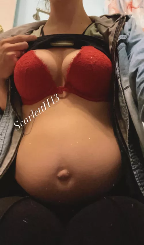 Busting out my bra already at 17 weeks by 13ScarlettH