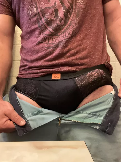 Busting out of the mesh by dencumslut