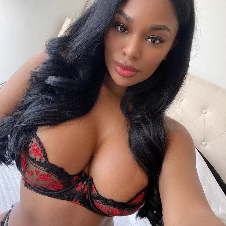 Busty posted by yosleez