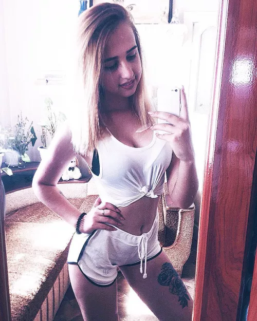 Busty as hell by throwaqqount