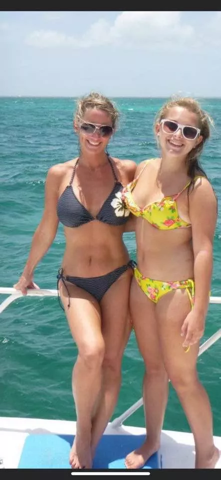 Busty bikini babes 🖤💛 posted by ganggang89882