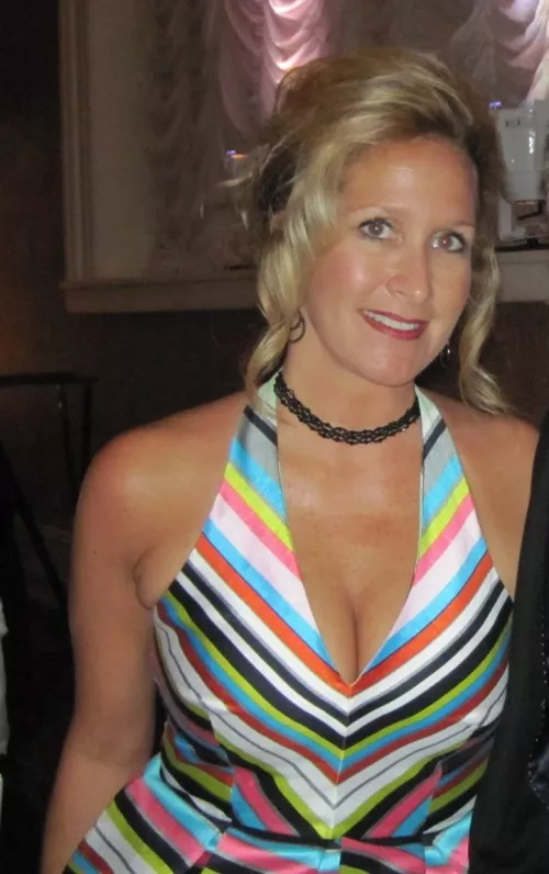 Busty Blonde MILF (f) by neila98