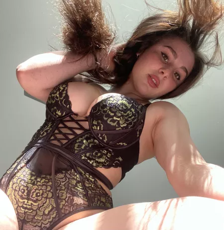 Busty brat 😌 by vjknight15_