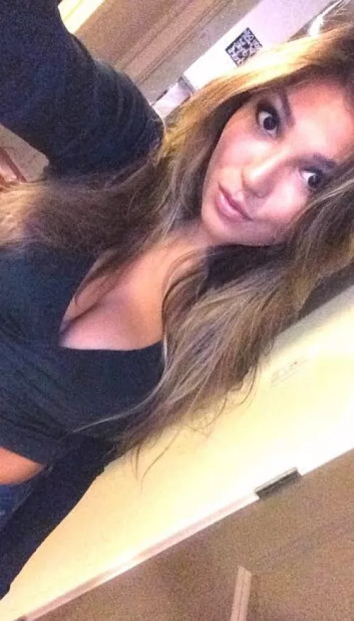 Busty brunette by aabbccdefg