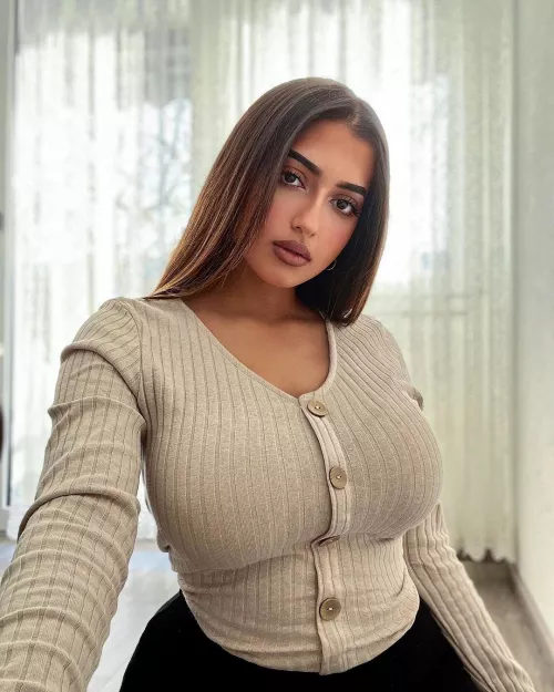 Busty German with Turkish Roots by thicc_eurogirls